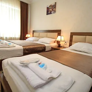 tiflis-house-hotel.alltbilisihotels.com/